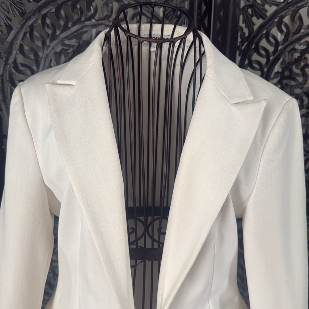 Express well made blazer classy white. like new. size 2 - Picture 2 of 10